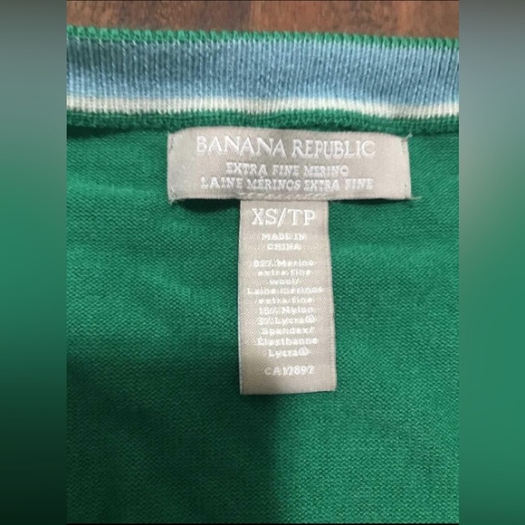 Banana Republic women’s extra small cardigan, merino wool, brilliant jade green - Picture 3 of 10